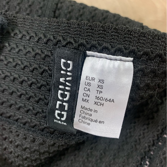 Divided H&M Textured Black Skirt - Size XS - Picture 3 of 4